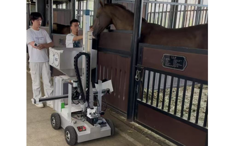 科技領&ldquo;飼&rdquo;：馬房智能飼喂機器人亮相汗血馬基地